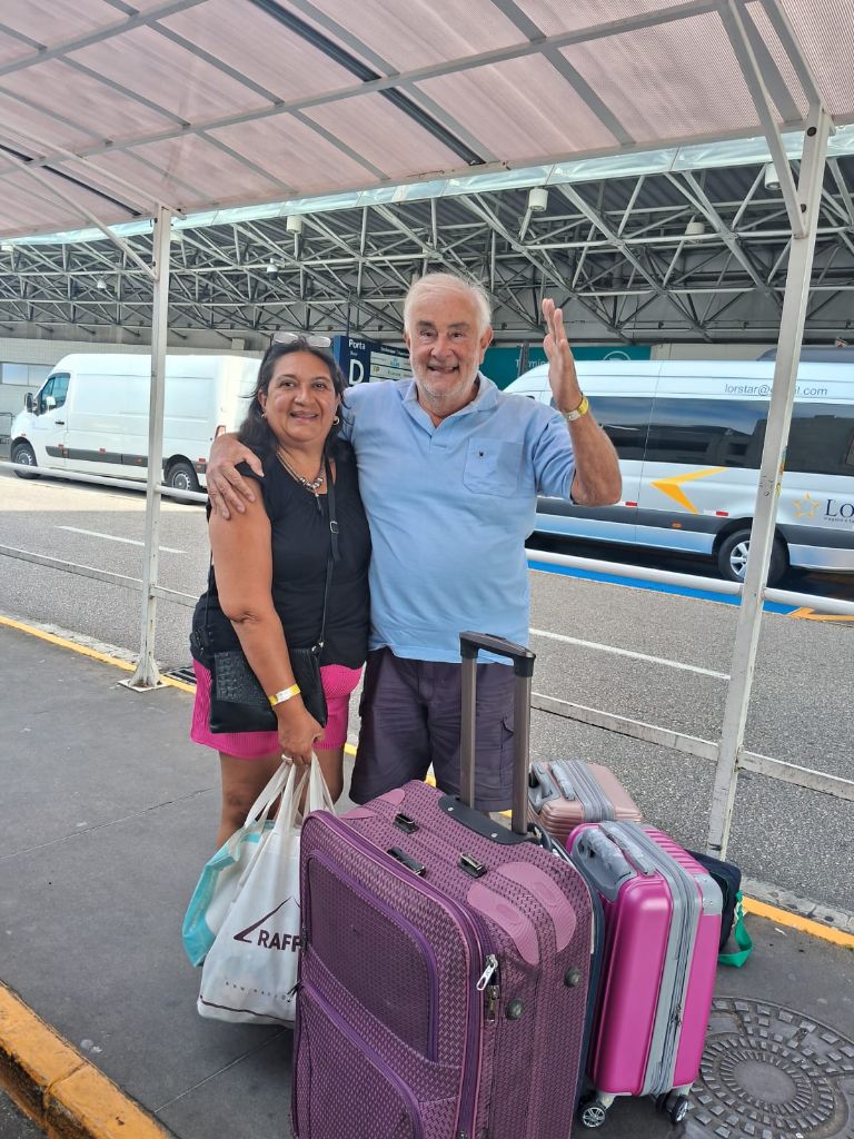 Casal no aeroporto